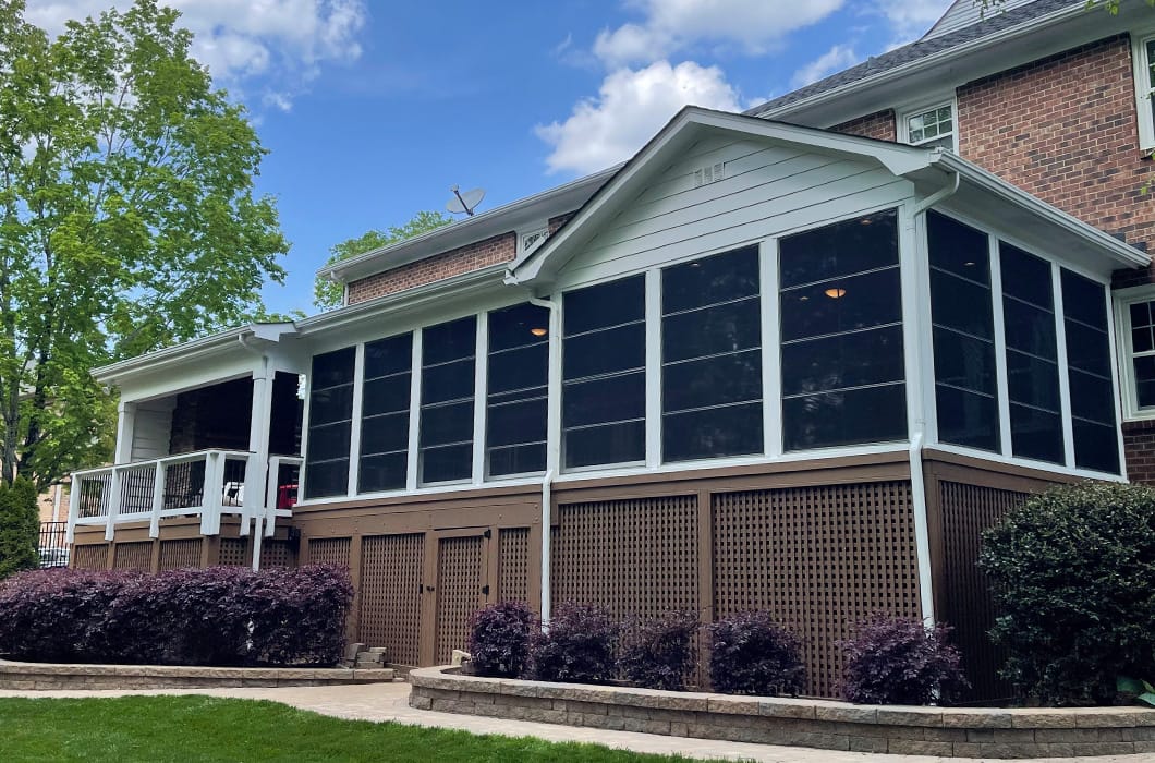 Three-season room with attached patio and crawlspace